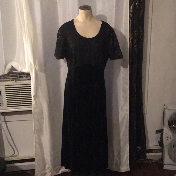 Ms. Choice long black lace dress - Picture 1 of 10